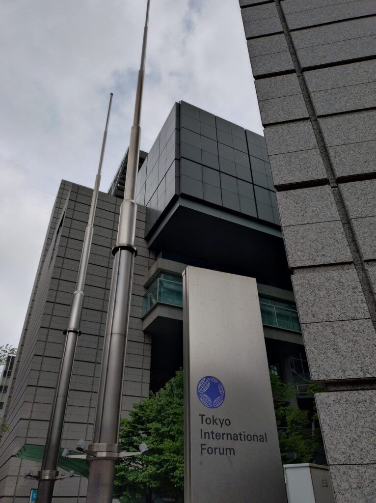 2025年、ソフトバンク株主総会の会場の東京国際フォーラム