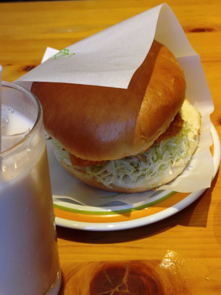 コメダの株主優待で食べたフィッシュフライバーガー
